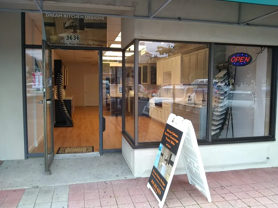 Storefront in Paradise Green, Stratford